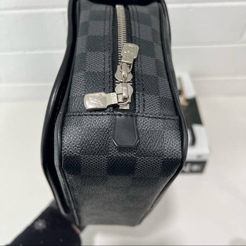 Louis Vuitton Case - Picture 6 of 15